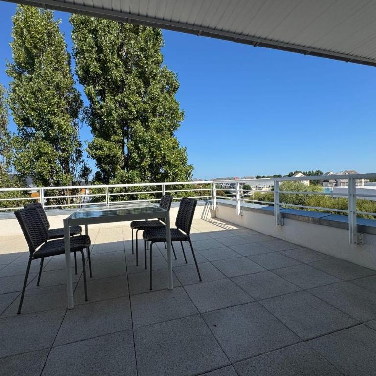 2-bedroom apartment with balcony close to the sea - Apartment - 25