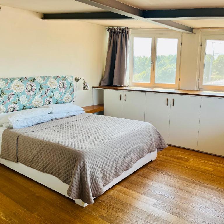 Elegante Mansarda di 100mq a Lucca Fuori ZTL con Ascensore - Appartamento Standard con 2 Camere da Letto - 69