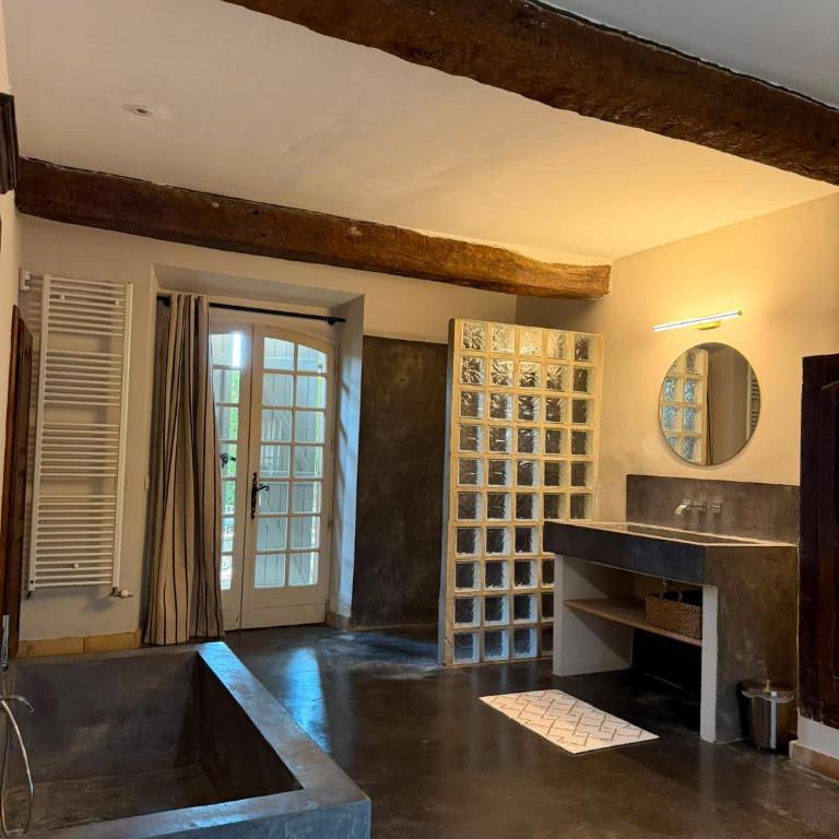 Maison de caractère en provence avec piscine et Tennis - Villa - 17
