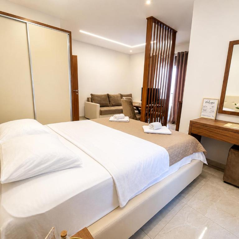 Arbneshi Apartments - Studio with Terrace - 3