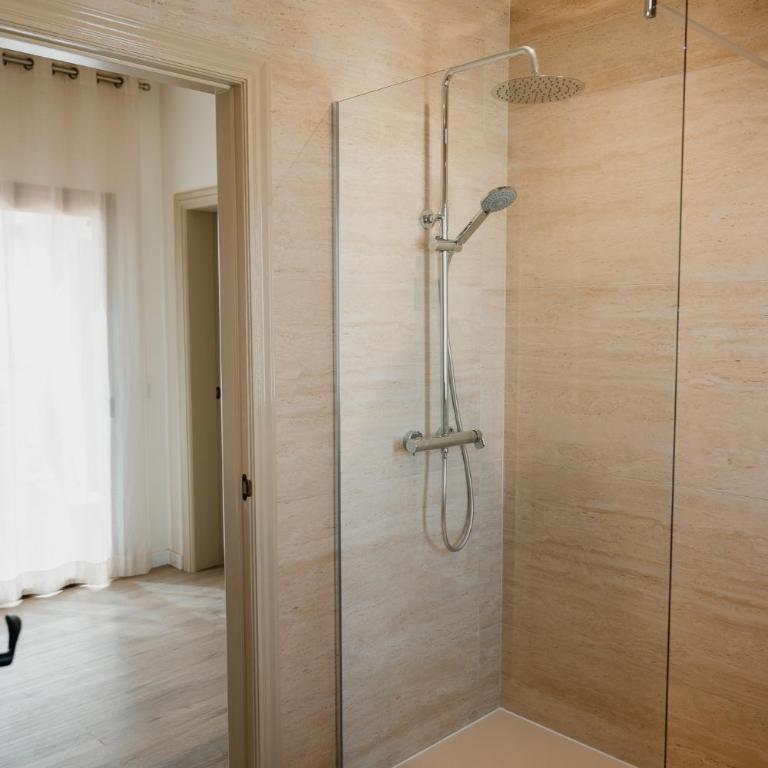 Moderne villa met verwarmd zwembad in Corralejo - Three-Bedroom Villa - 41