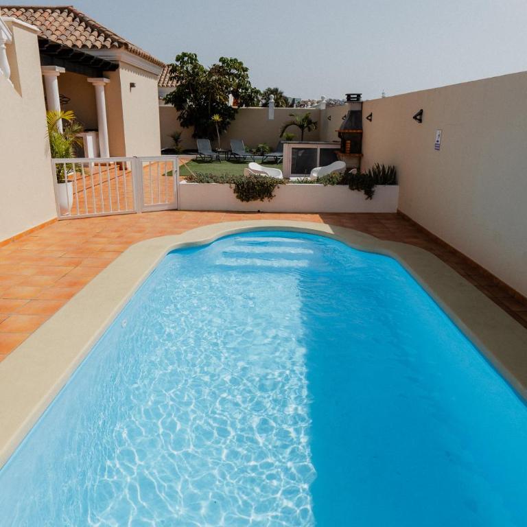 Moderne villa met verwarmd zwembad in Corralejo - Three-Bedroom Villa - 42