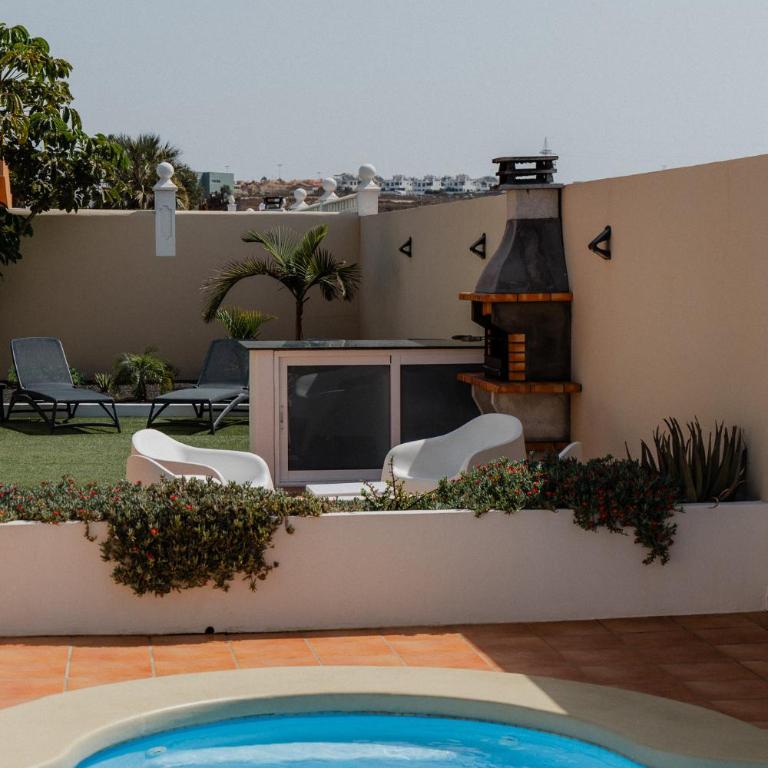 Moderne villa met verwarmd zwembad in Corralejo - Three-Bedroom Villa - 46
