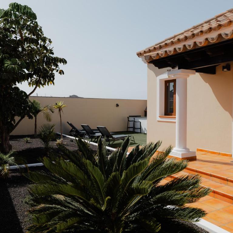 Moderne villa met verwarmd zwembad in Corralejo - Three-Bedroom Villa - 49