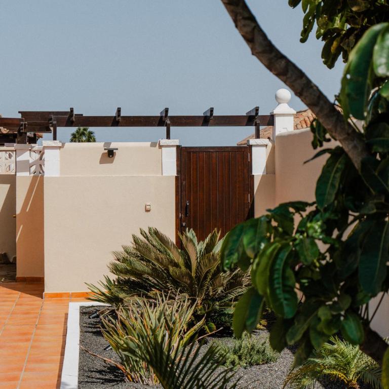 Moderne villa met verwarmd zwembad in Corralejo - Three-Bedroom Villa - 52