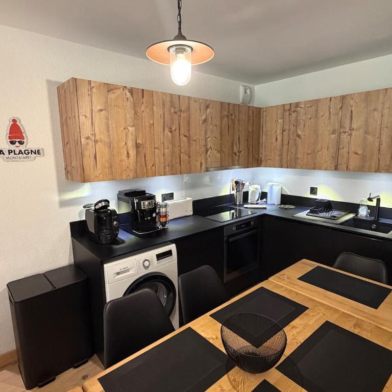 LA PLAGNE MONTALBERT - LE SNOROC - superbe appartement skis aux pieds avec piscine - Appartamento con 2 Camere da Letto e Balcone - 7
