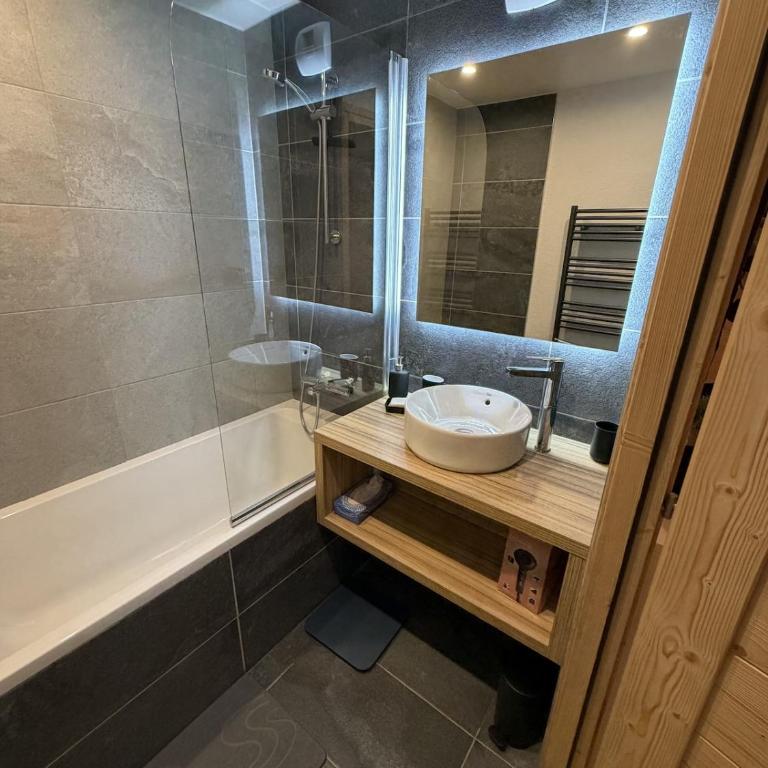 LA PLAGNE MONTALBERT - LE SNOROC - superbe appartement skis aux pieds avec piscine - Appartamento con 2 Camere da Letto e Balcone - 24