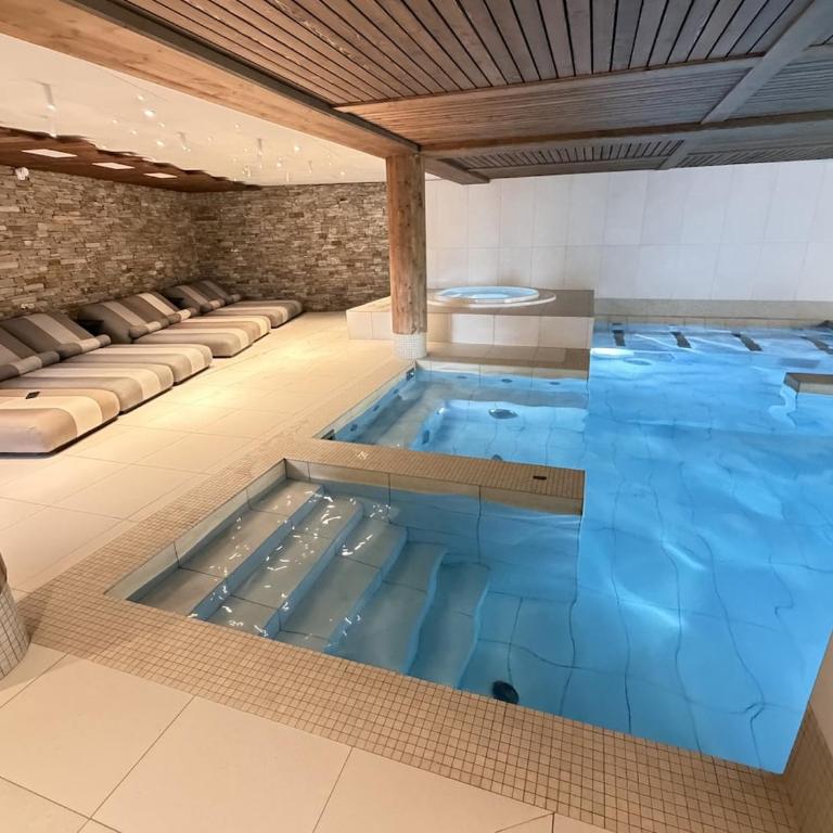 LA PLAGNE MONTALBERT - LE SNOROC - superbe appartement skis aux pieds avec piscine - Appartamento con 2 Camere da Letto e Balcone - 26
