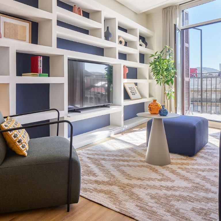 The Rentals Collection - Plaza Easo Attic - Apartment mit Balkon - 7