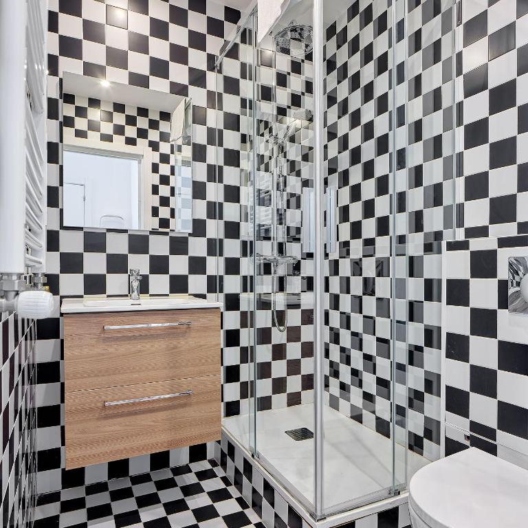 The Rentals Collection - Plaza Easo Attic - Apartment mit Balkon - 13