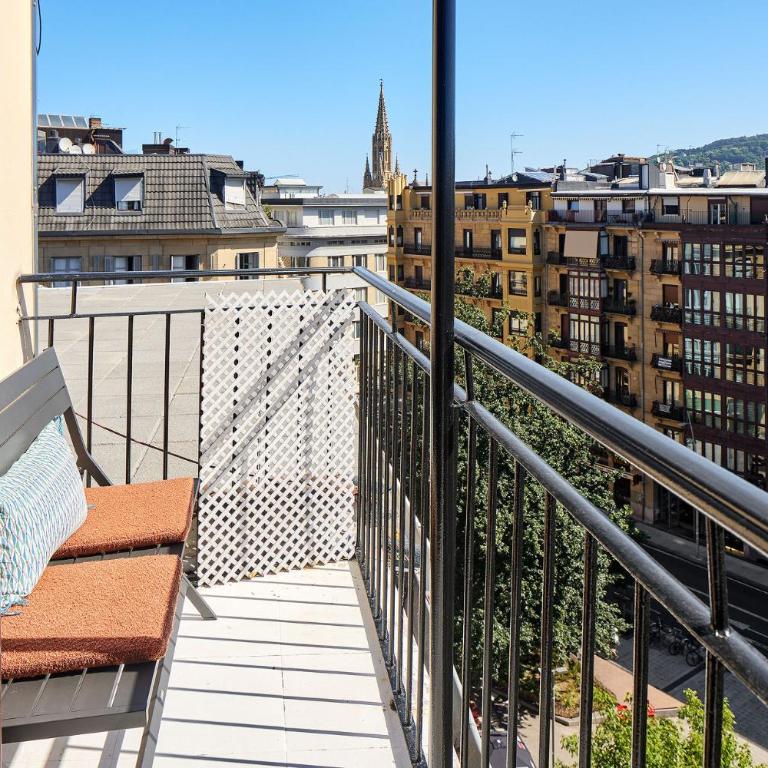 The Rentals Collection - Plaza Easo Attic - Apartment mit Balkon - 22
