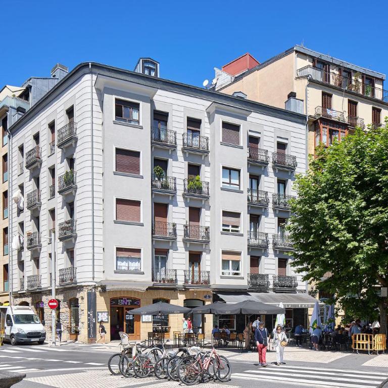 The Rentals Collection - Plaza Easo Attic - Apartment mit Balkon - 27