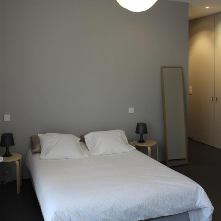 San Sebastian playa Zurriola-NO PARTIES AT HOME-NO FIESTAS EN CASA-300 meters to the beach-90 m2 - Three-Bedroom Apartment - 4