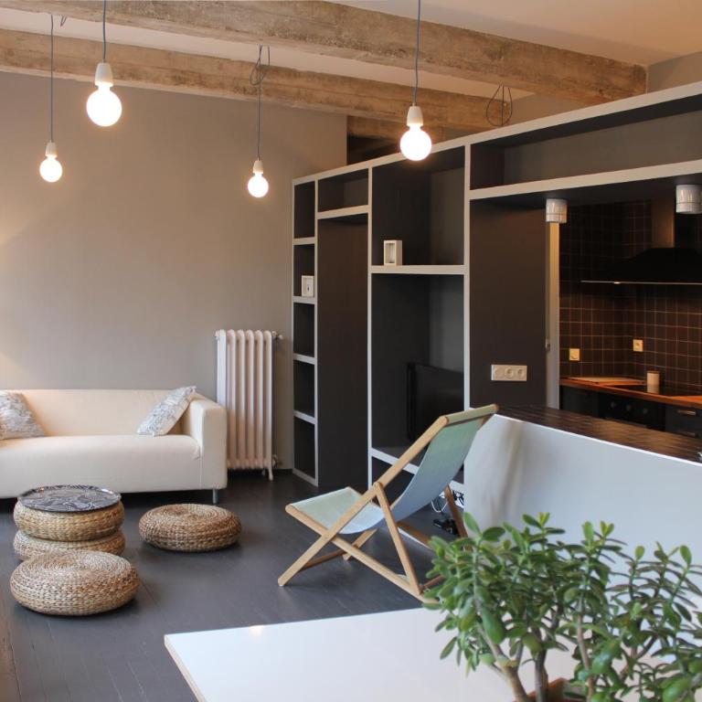 San Sebastian playa Zurriola-NO PARTIES AT HOME-NO FIESTAS EN CASA-300 meters to the beach-90 m2 - Three-Bedroom Apartment - 2