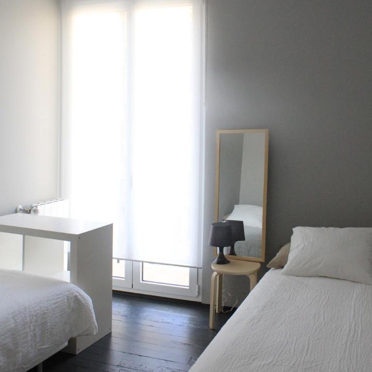 San Sebastian playa Zurriola-NO PARTIES AT HOME-NO FIESTAS EN CASA-300 meters to the beach-90 m2 - Three-Bedroom Apartment - 6