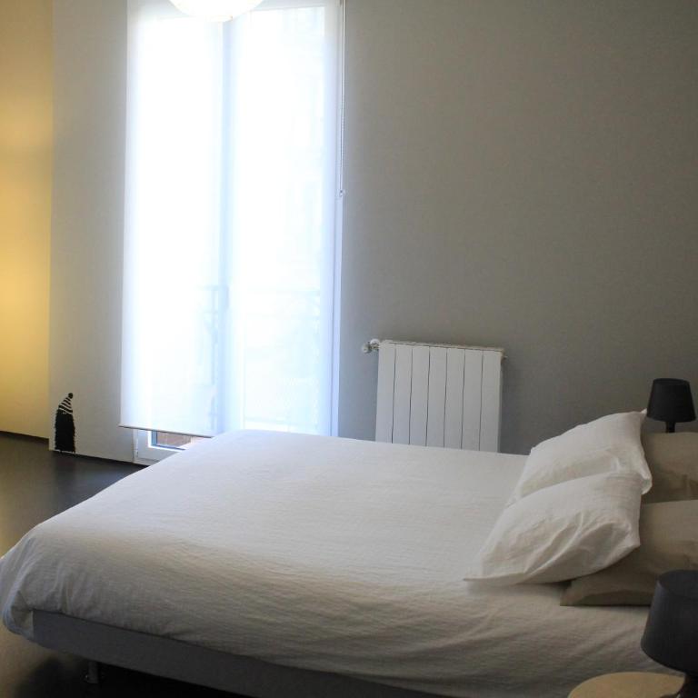 San Sebastian playa Zurriola-NO PARTIES AT HOME-NO FIESTAS EN CASA-300 meters to the beach-90 m2 - Three-Bedroom Apartment - 8
