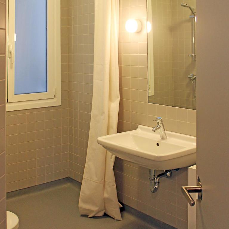 San Sebastian playa Zurriola-NO PARTIES AT HOME-NO FIESTAS EN CASA-300 meters to the beach-90 m2 - Three-Bedroom Apartment - 10