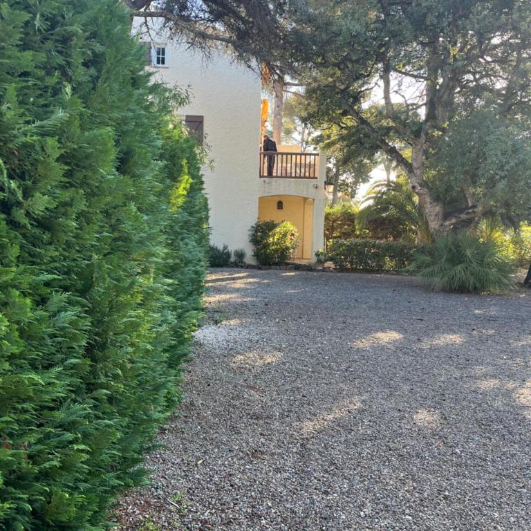 Studio Boulouris bord de mer RDJ 2 pers - Studio avec Vue sur Jardin - 8