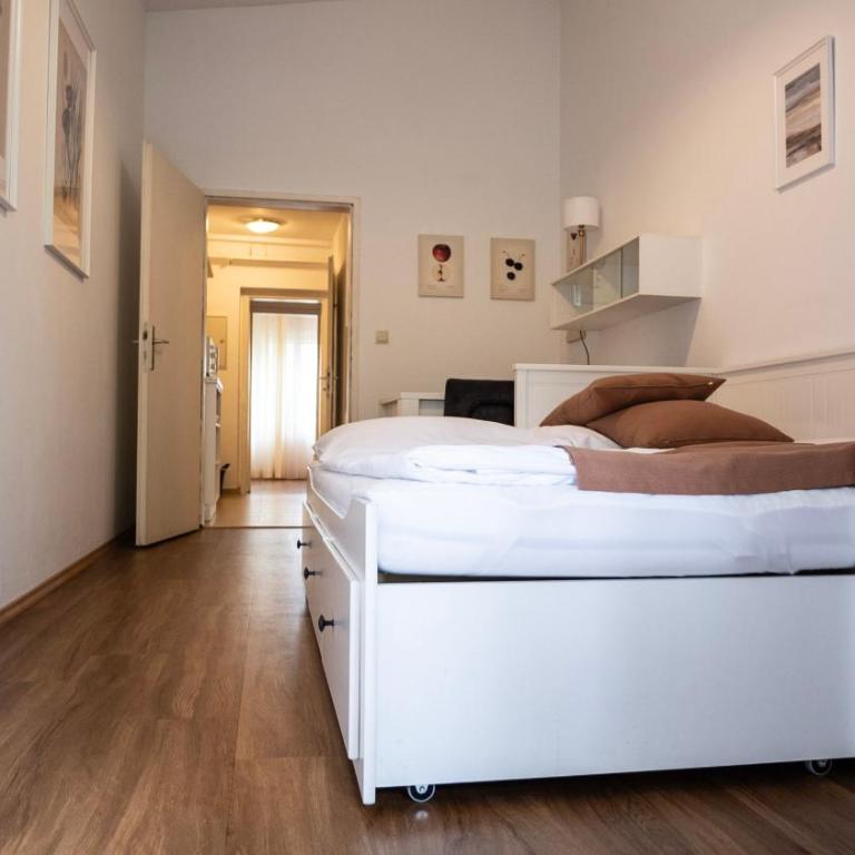 Hotel Villa Rückert - Apartment mit 1 Schlafzimmer und Garten - 7