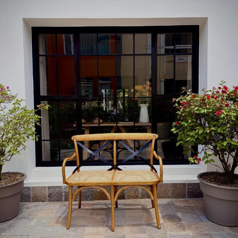 Beautiful Room in a Boutique House with Patio - Queen Room - 3