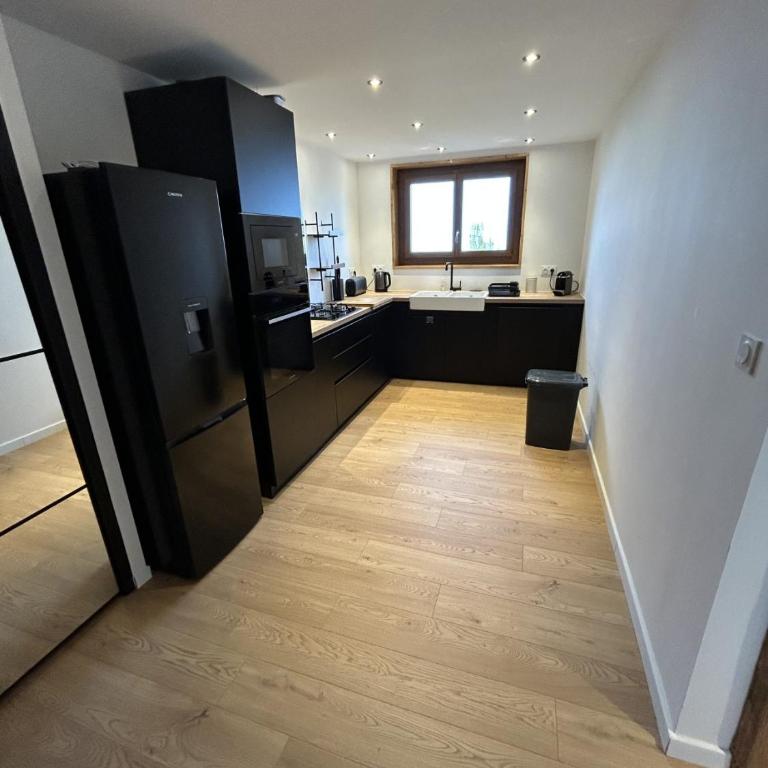 Appartement moderne et spacieux avec poêle à bois et balcon - Appartement - 2