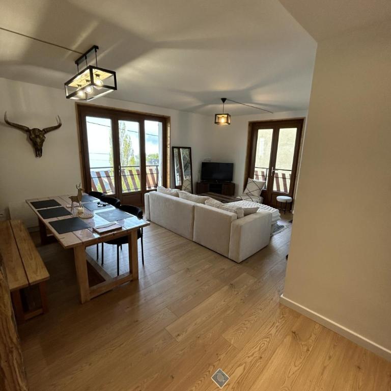 Appartement moderne et spacieux avec poêle à bois et balcon - Appartement - 4