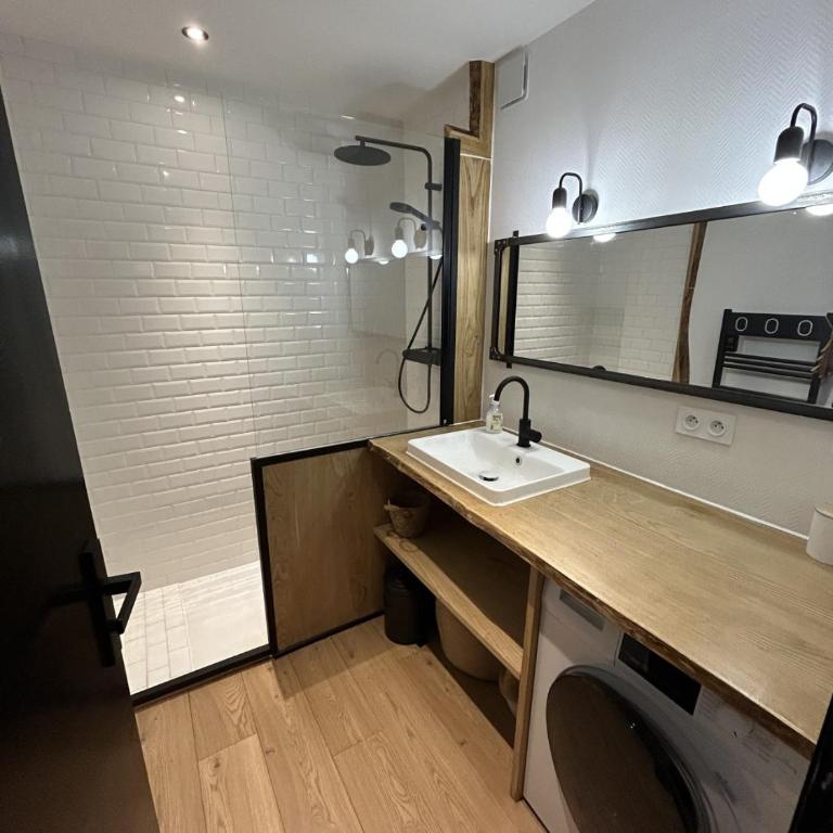 Appartement moderne et spacieux avec poêle à bois et balcon - Appartement - 3