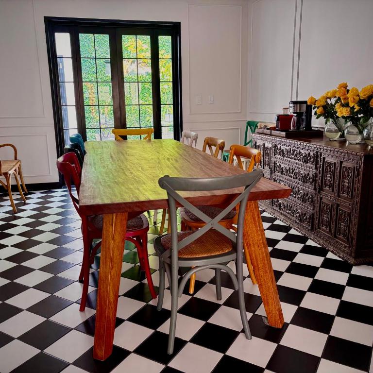 Beautiful Room in a Boutique House with Patio - Queen Room - 26