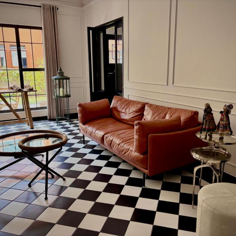 Beautiful Room in a Boutique House with Patio - Queen Room - 23