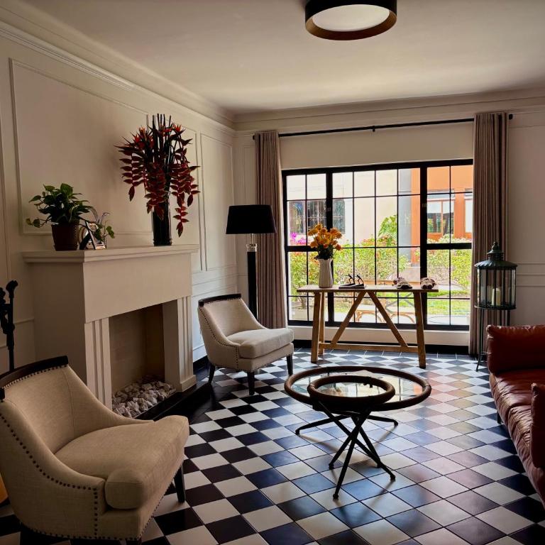 Beautiful Room in a Boutique House with Patio - Queen Room - 22