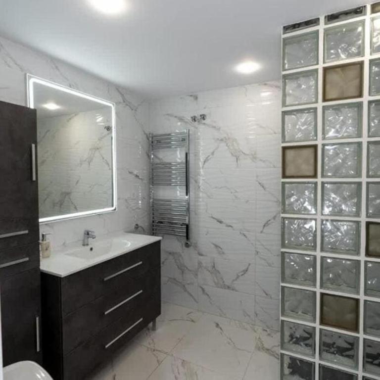 Marbellamar, Beachfront Apartment in Calahonda - Apartamento de 3 dormitorios - 10