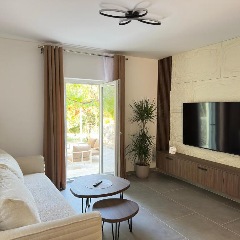 Wild Beauty Premium Apartment - Deluxe One-Bedroom Apartment with Garden View - 1