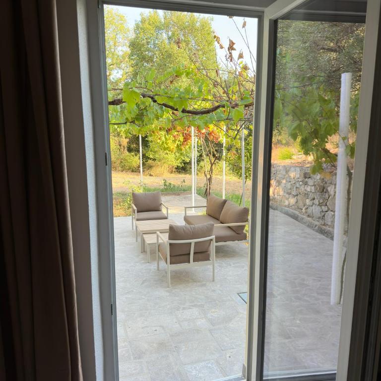 Wild Beauty Premium Apartment - Deluxe One-Bedroom Apartment with Garden View - 7