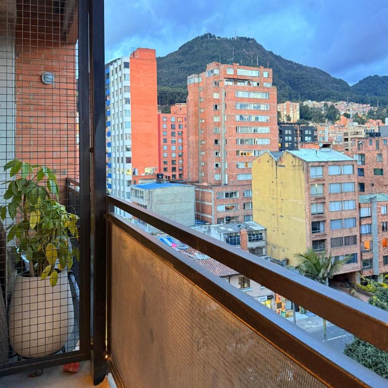 Balcón Privado - Vista a los Cerros y a pasos del Parque de los Hippies - Apartamento de 1 dormitorio - 43