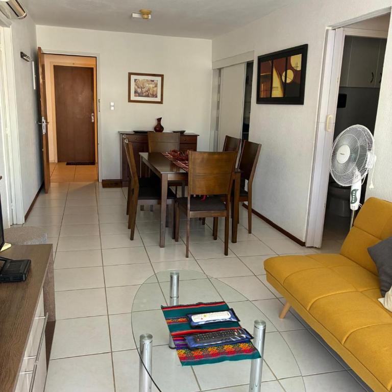 Lindo Apartamento en Punta del Este, ideal para 1 a 3 personas, terraza, parrillero propio y cochera - Apartamento de 3 dormitorios - 3
