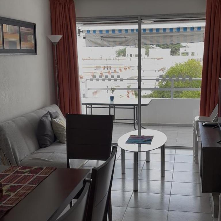 Lindo Apartamento en Punta del Este, ideal para 1 a 3 personas, terraza, parrillero propio y cochera - Apartamento de 3 dormitorios - 4