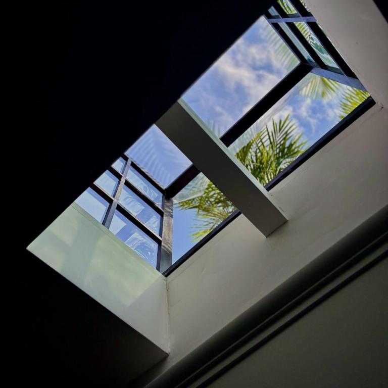 Beautiful Room in a Boutique House with Patio - King Room - 24