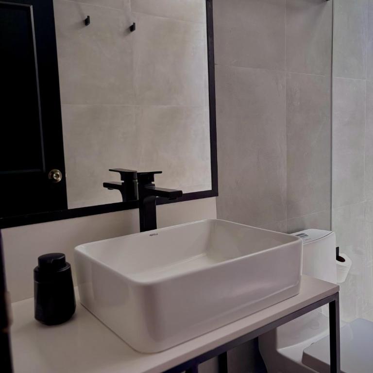 Beautiful Room in a Boutique House with Patio - King Room - 23