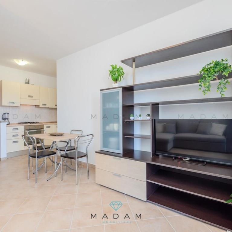 Rubino House - Two-Bedroom Apartment with Balcony and Terrace - 14
