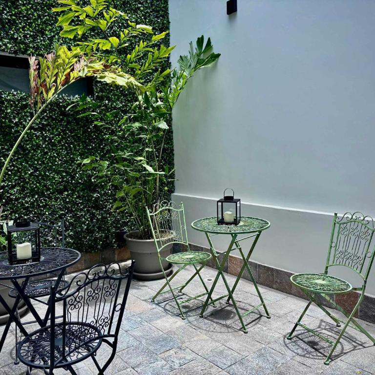Beautiful Room in a Boutique House with Patio - Queen Room - 2