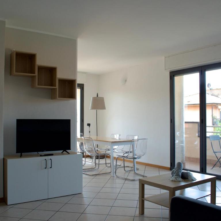 Como Grand Apartment - Elegant 3 room apartment - Three-Bedroom Apartment - 1