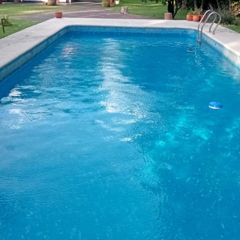 Hermosa quinta en Ezeiza, gran parque y seguridad - Casa de 4 dormitorios - 1