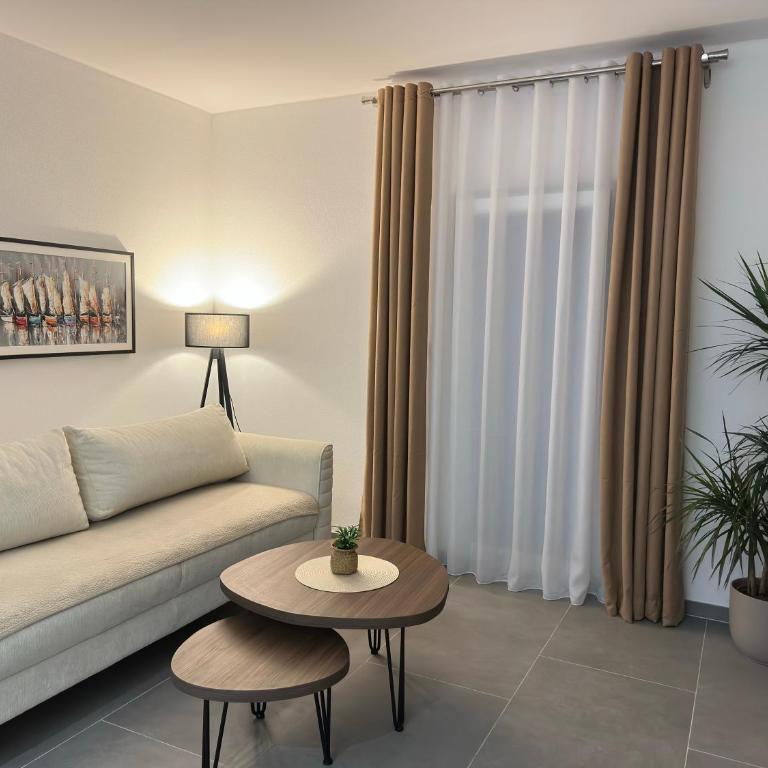 Wild Beauty Premium Apartment - Deluxe One-Bedroom Apartment with Garden View - 2