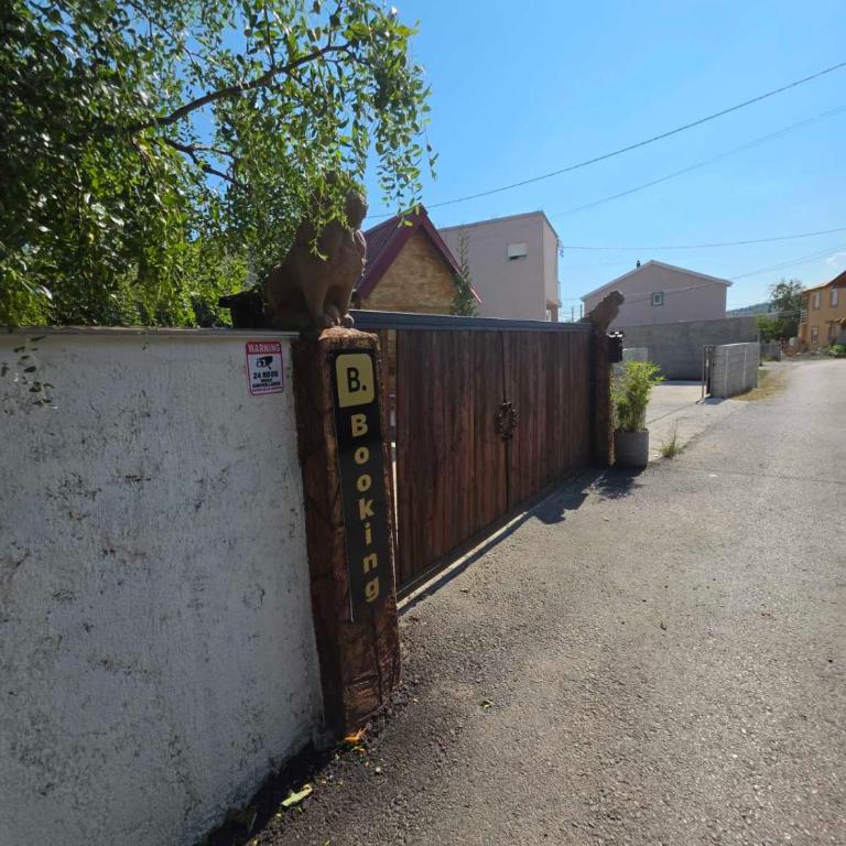 Vila Knežević - Apartman sa Dve Spavaće Sobe i Sopstvenim Bazenom - 9