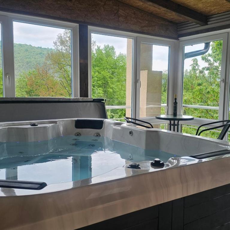 Villa Green Oasis Jakuzzi&Swimming Pool - Superior Vila - 11