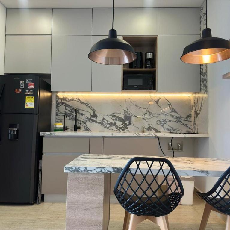 Sunset Studio, sea balcony, Piscina, 5-min Airport - Loft - 4