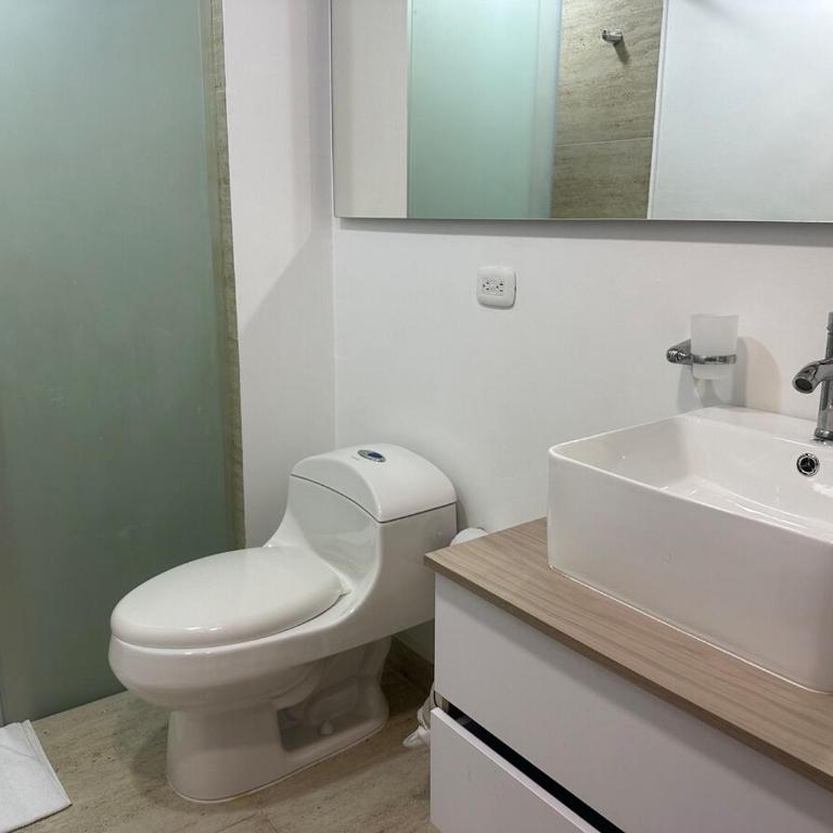 Sunset Studio, sea balcony, Piscina, 5-min Airport - Loft - 9