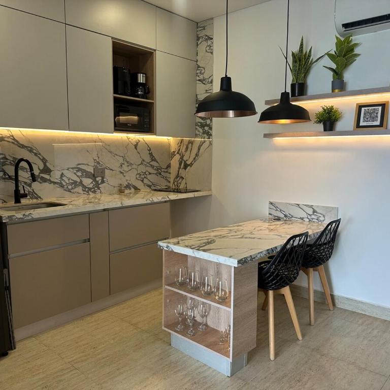 Sunset Studio, sea balcony, Piscina, 5-min Airport - Loft - 11