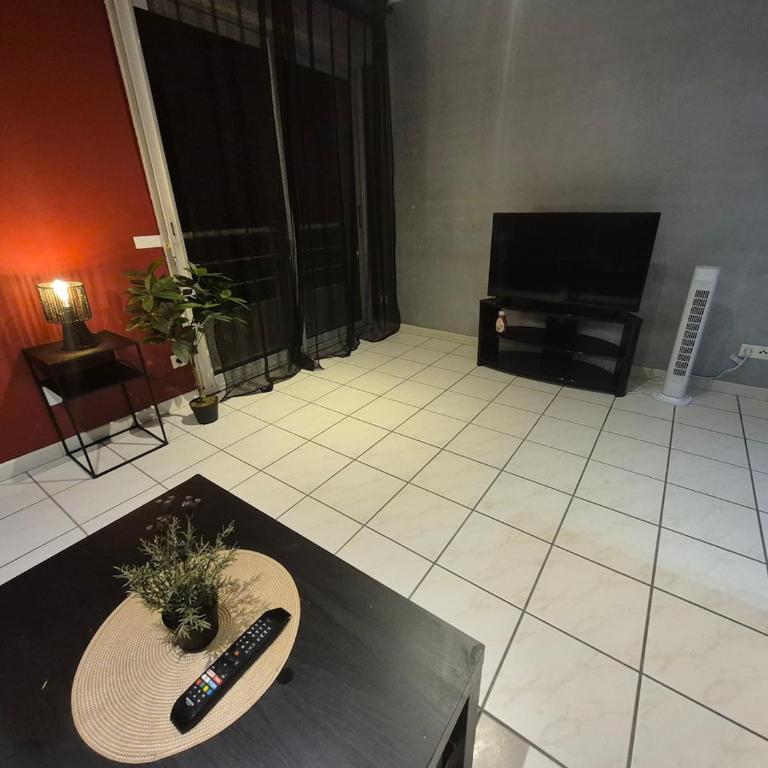 Large, spacious, fully equipped 4P - 2bedroom apartment - parking - Apartment mit 1 Schlafzimmer und Gartenblick - 8