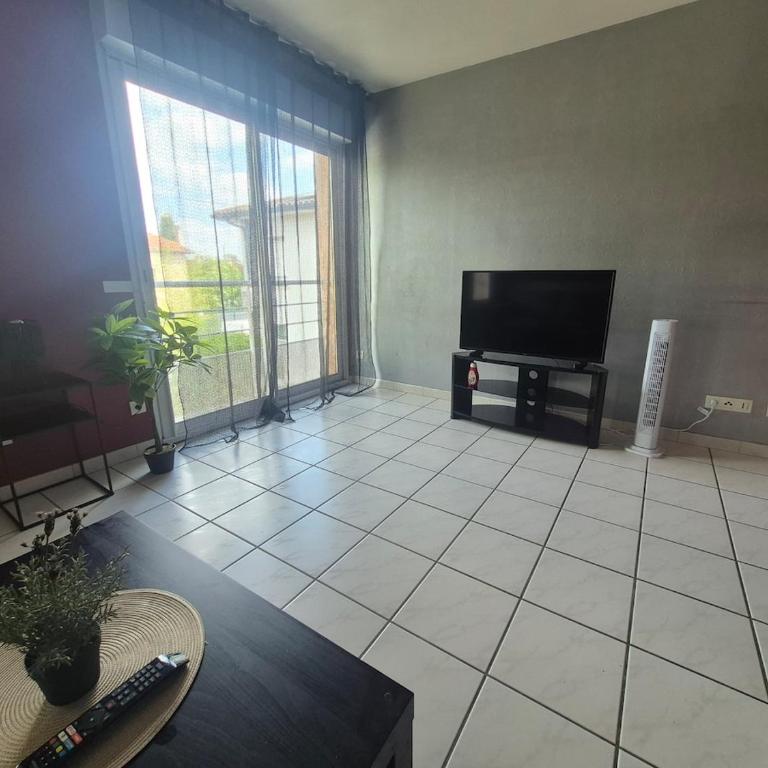 Large, spacious, fully equipped 4P - 2bedroom apartment - parking - Apartment mit 1 Schlafzimmer und Gartenblick - 9